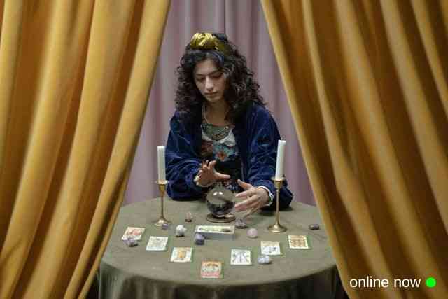 tarot-reader-3-1